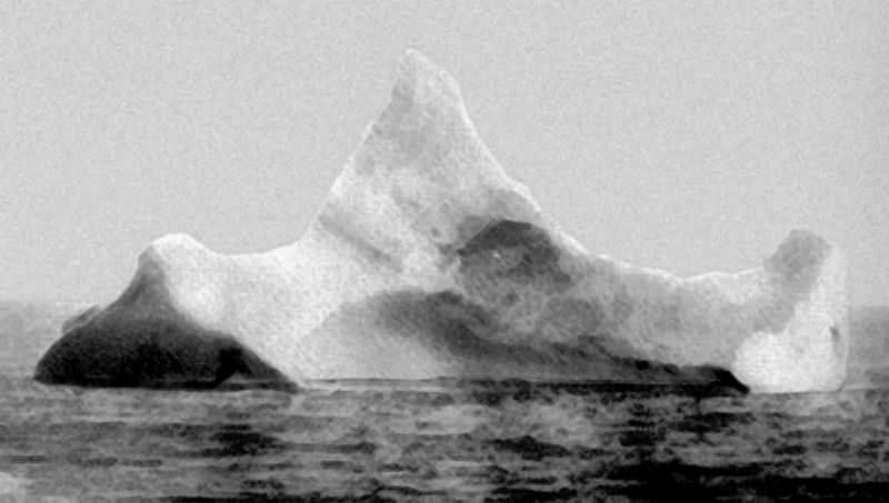 800px-Titanic_iceberg.jpg