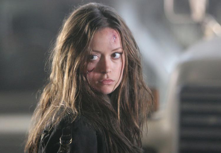 summer-glau-terminator-scc-tv-series-2x01-stills-gq-01.jpg