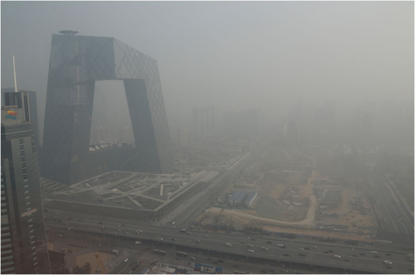 china%20smog%202013%20TV%20bldg.JPG